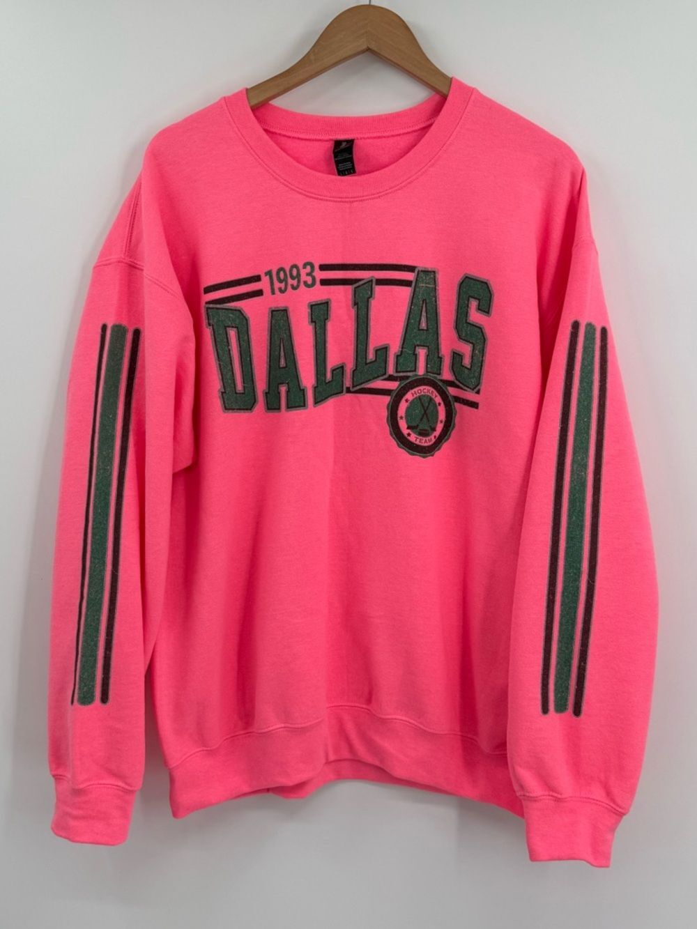Gildan Dallas Stars Hockey Vintage Graphic Crewneck Sweatshirt | Pink | Large